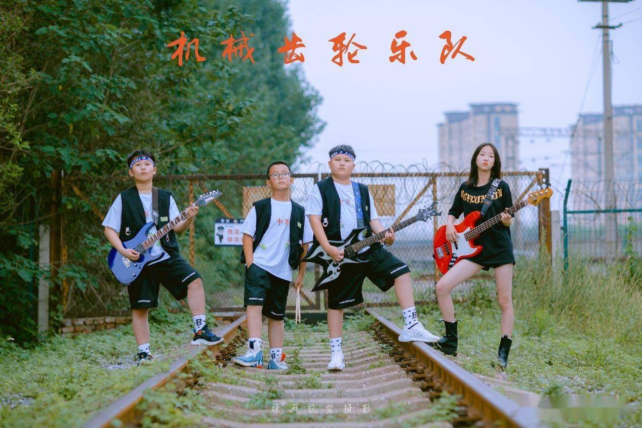 2021年成立于淄博海韵现代音乐,主唱兼吉他手:孙国祎 吉他手:高俊豪