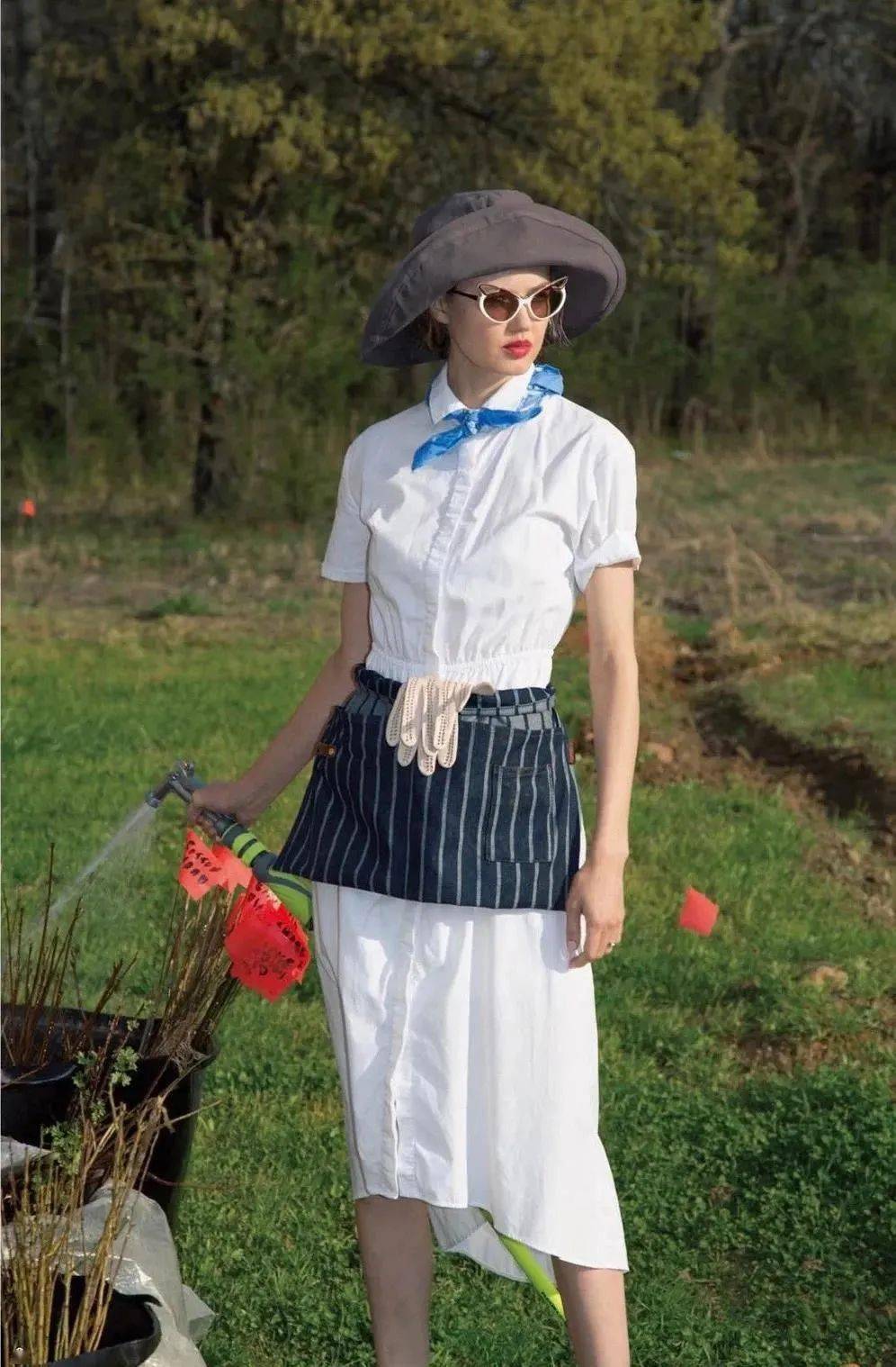 夏天|穿上瘦成纸片人的法式衬衫,优雅简约,舒适凉爽,限时送丝巾