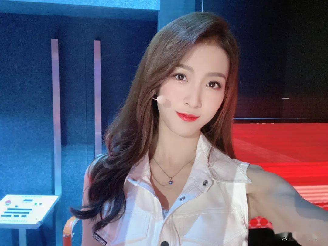腾讯nba女主持雪儿发微博庆祝_体育