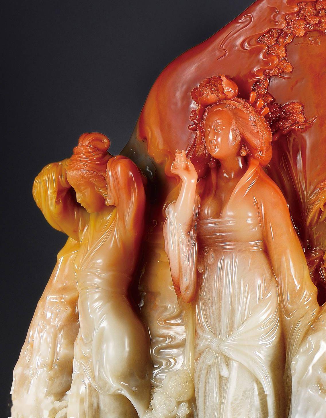 以老挝石为原材料,采用圆雕,镂雕,浅浮雕为主要技法,将西施浣纱,昭君