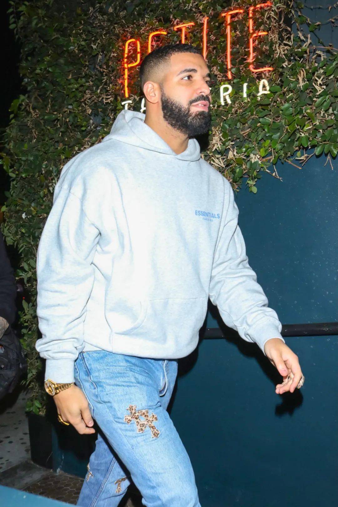 Travis|泼墨 破坏 微喇，关于牛仔裤回潮，NIGO、TS 等人的不同喜好