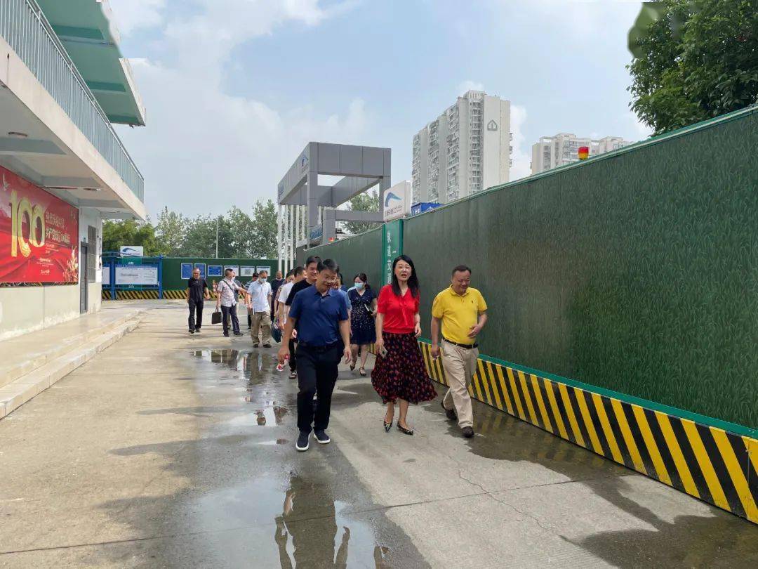 文华副区长现场专题调研锦江区人力资源市场及周边环境秩序整治工作