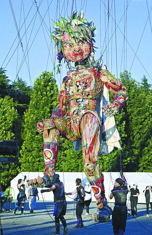 人脸热气球“翻车”后，又有巨型人偶赶场东奥会，日本网友表示：东京好可怕_吉祥物