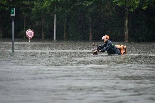 千年一遇暴雨来袭少林寺被淹亿人受难对不起我不敢看河南人的朋友圈