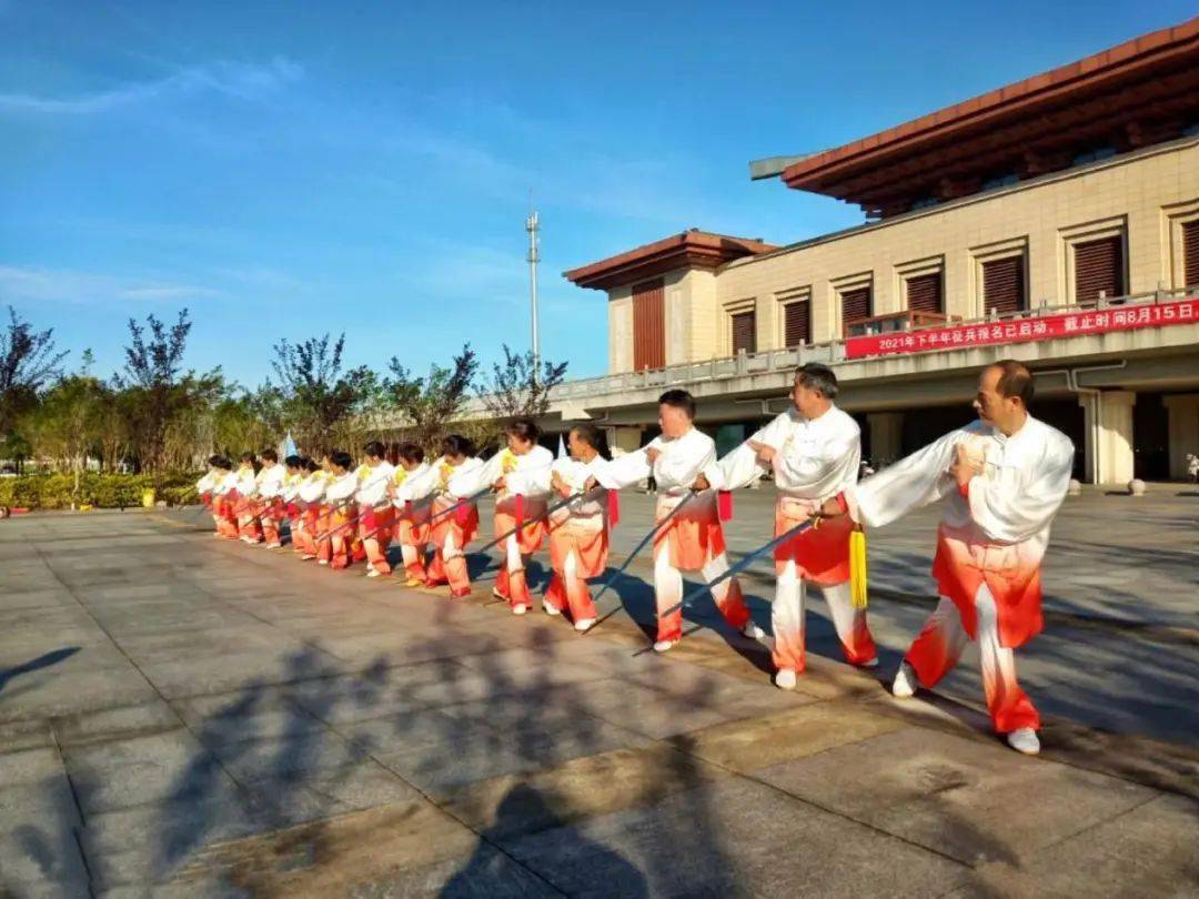 银剑挥舞习练太极 一一绩溪县老体协举办32式太极剑培训班