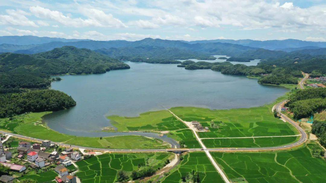 安福自古以来山清水秀,拥武功山之壮美,承泸水河之灵秀,为江西省十八