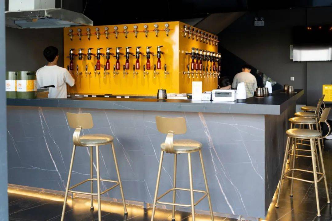 天河华观路￥199秒97元双人酒水套餐一面墙的原浆精酿啤酒小麦果香飘