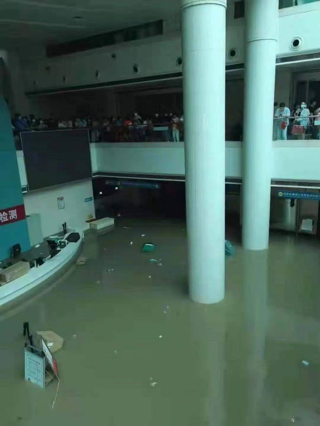 暴雨夜,五个郑州人的声音日记…_董先生