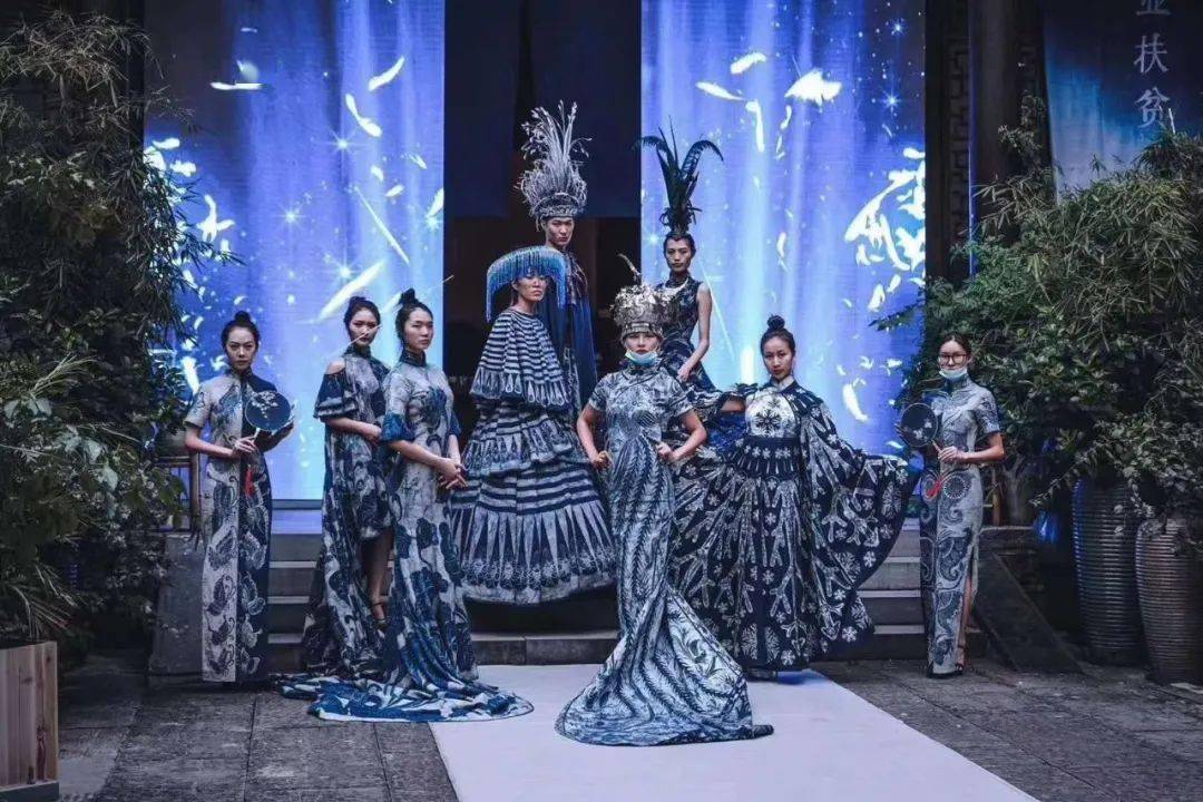 苗族蜡染一抹奇幻的天空一汪灵动的海洋