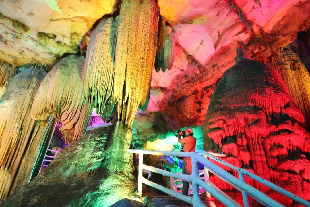 河源黄龙岩溶洞缺牙山云海采风活动