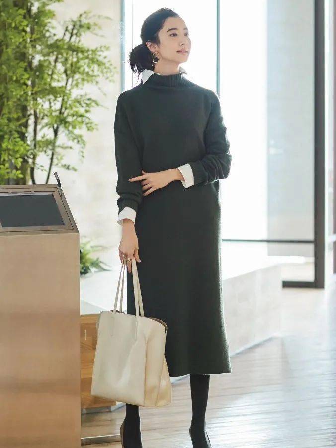 牛仔服|全身写满「我要美」的硬凹感？美貌起点低的姑娘，如何真正穿出松弛美？