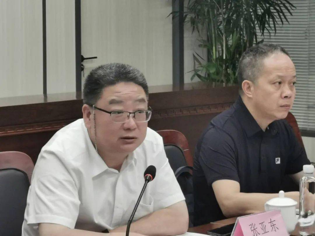 省体育局张亚东副局长一行来我市调研考察体育工作
