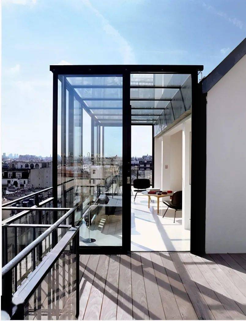 阳光房没必要太大有1m宽过道就够了玻璃做顶一样当1间房用