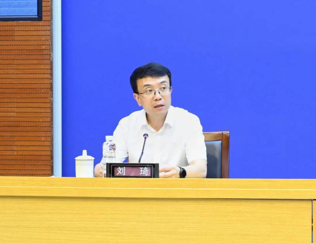 省发展改革委党组成员,副主任张志宏同志,贵阳市人民政府副市长王嶒