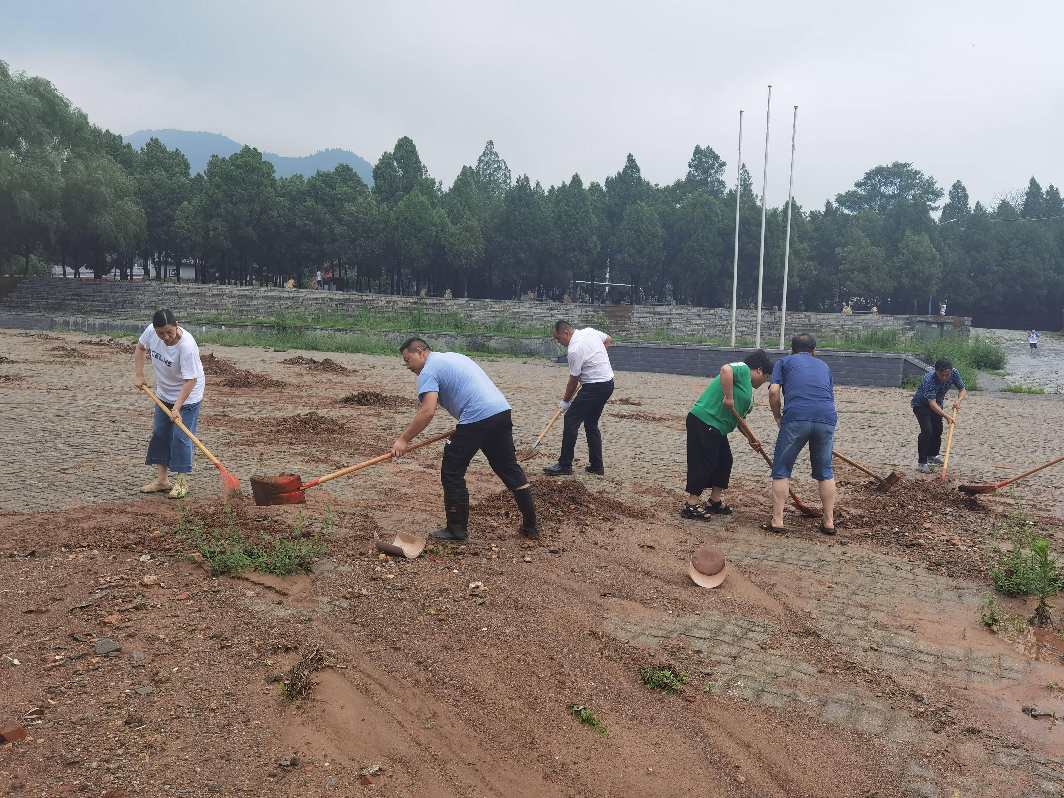 嵩山少林寺的雨中固防：积极响应、有序抢险