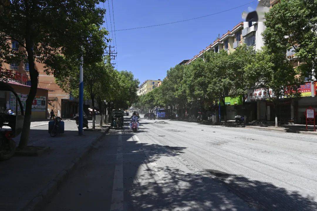 相互转告贵溪这条大道正在封闭改造