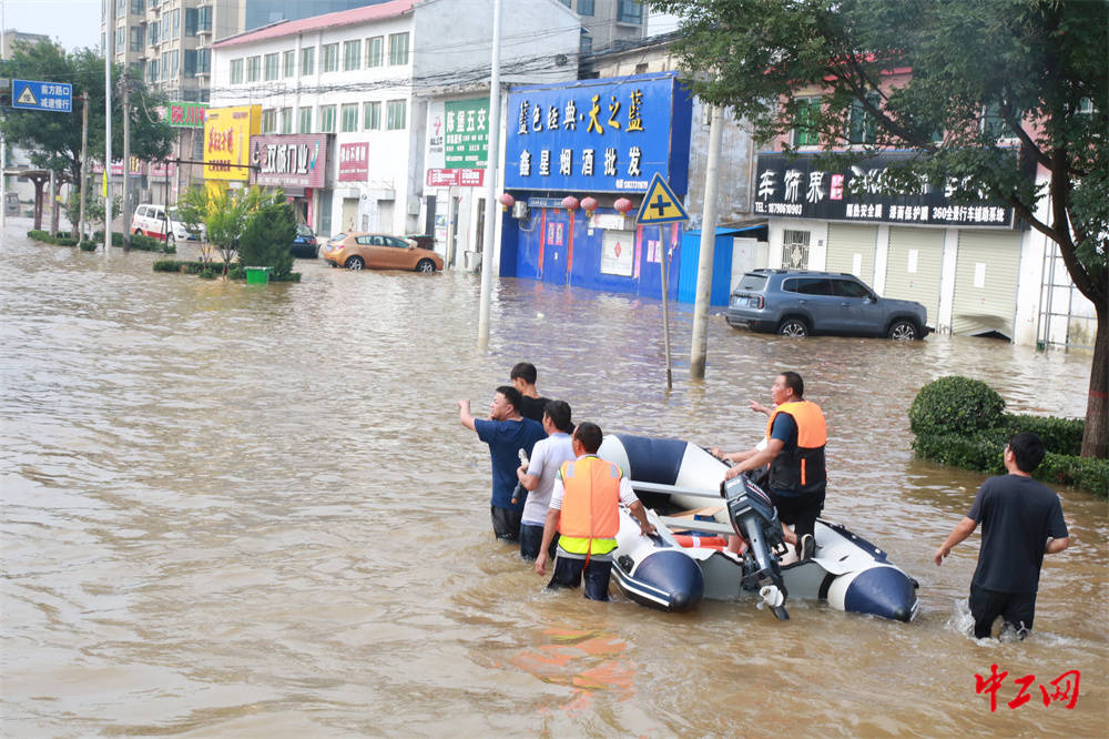 新乡洪水图片
