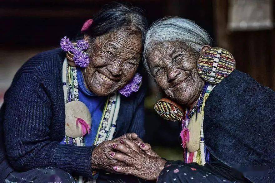 八雅轩丨【八雅荐读】他们走遍世界,拍下女性最美的