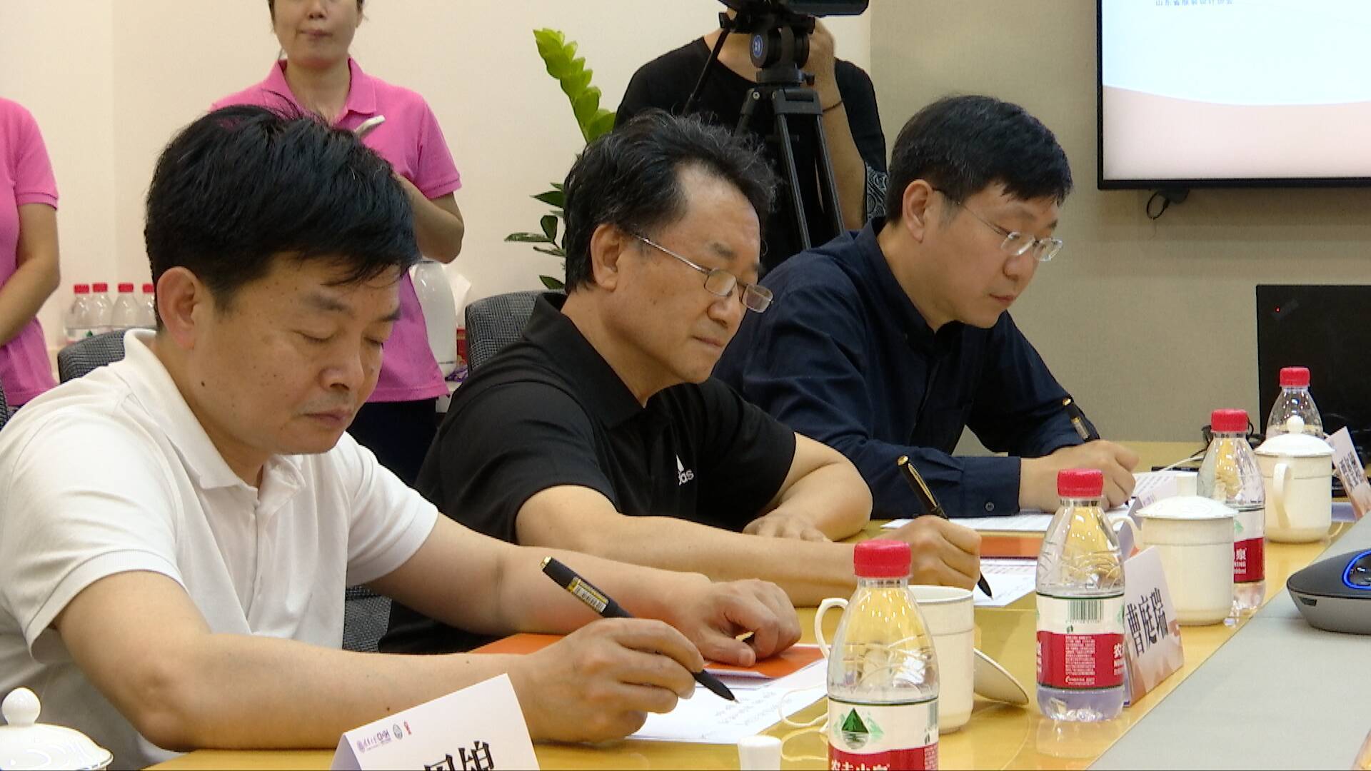 定义|“中国当代‘华服’定义与规范学术论证会”在清华大学举行