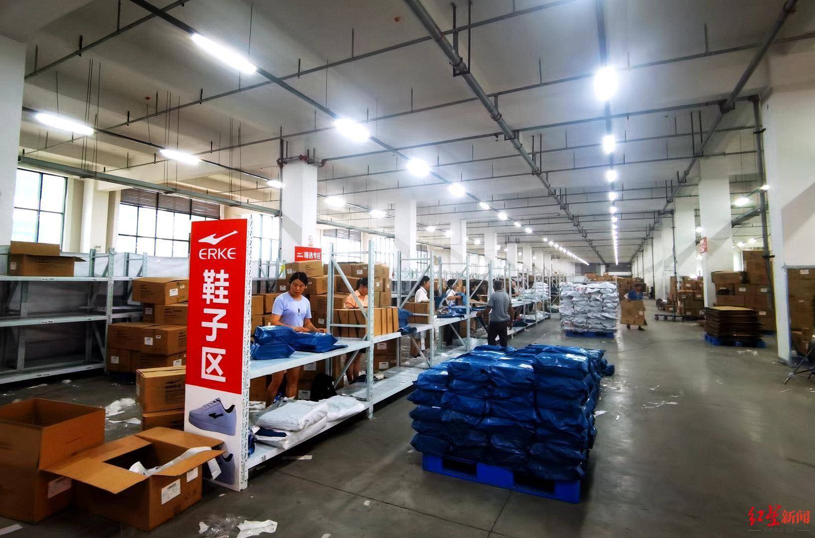 探访鸿星尔克四川安岳生产基地:发货量暴涨10多倍,加班加点日均产鞋1.