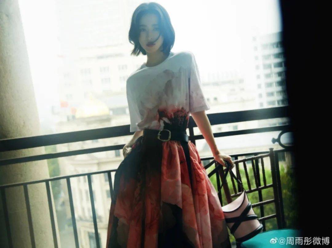 发型|连全智贤欧阳娜娜这万年长发专业户，都剪了短发
