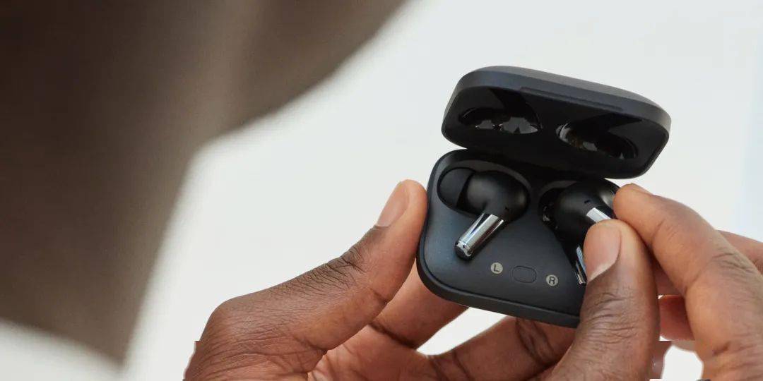 主动|OnePlus Buds Pro 发布，可自适应降噪、音频输出校准、Warp 快充