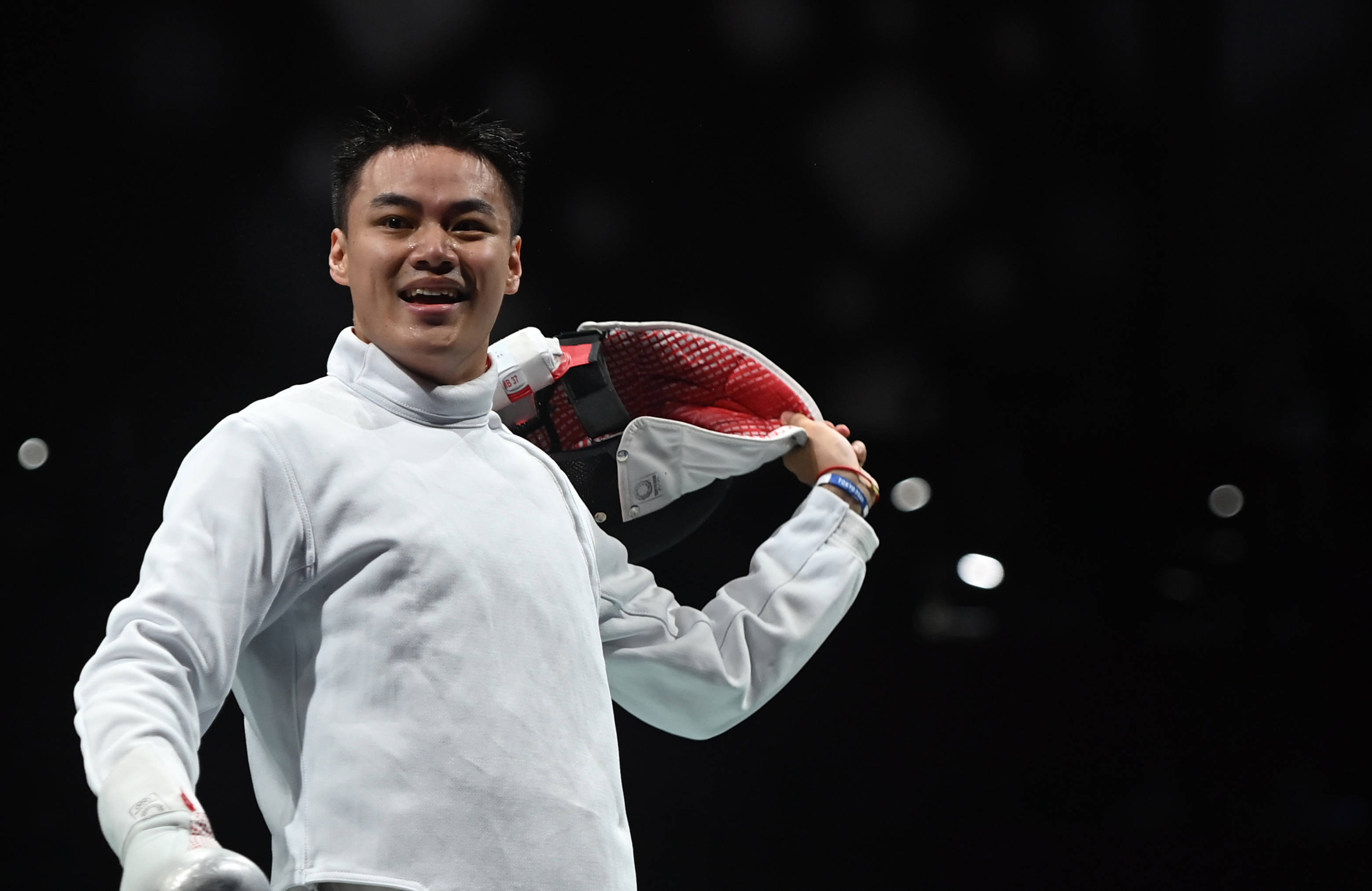 当日,在东京奥运会击剑男子个人重剑32进16比赛中,中国选手兰明豪以13