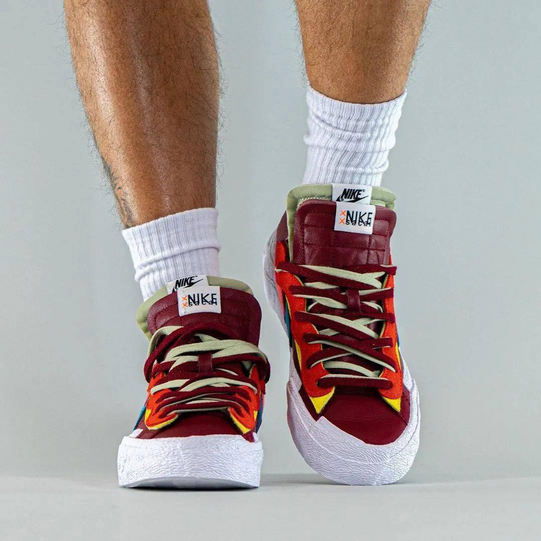 鞋舌|发售倒计时！sacai x KAWS x Nike 上脚新图曝光！
