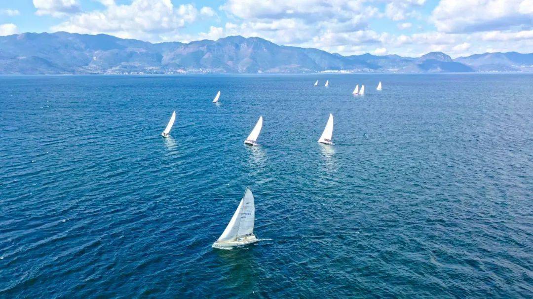 多彩暑期 研学玉溪丨这个暑期,来抚仙湖乘风破浪_帆船