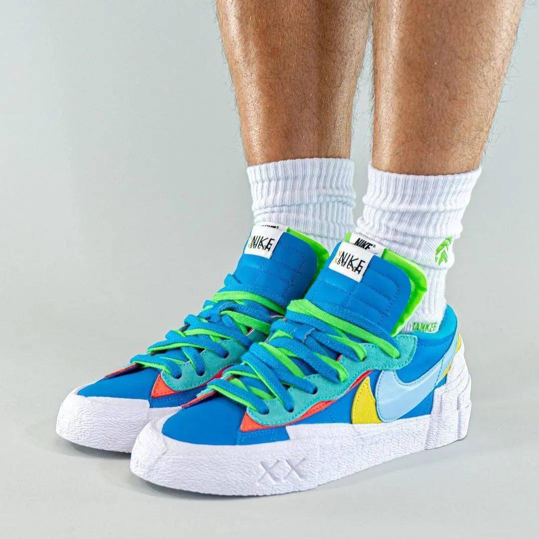 鞋舌|发售倒计时！sacai x KAWS x Nike 上脚新图曝光！