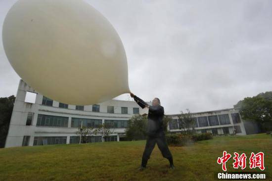气球|捕捉“烟花” 上海释放“探空气球”
