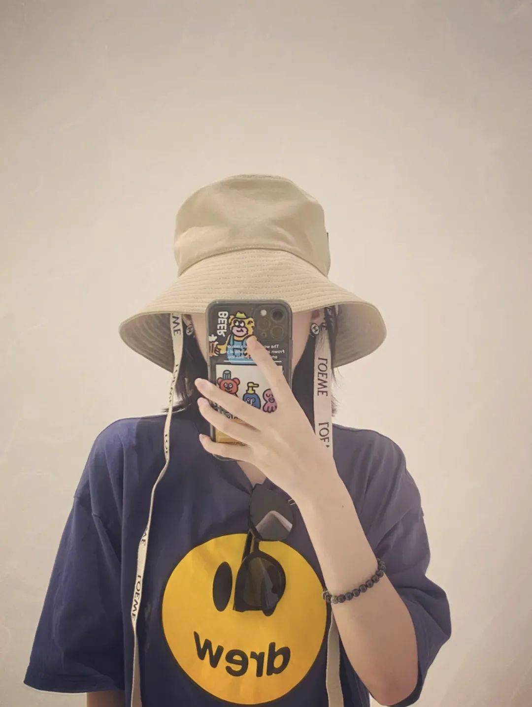 材质|Loewe、Miu Miu草编帽，才是今夏最时髦凹造型神器！