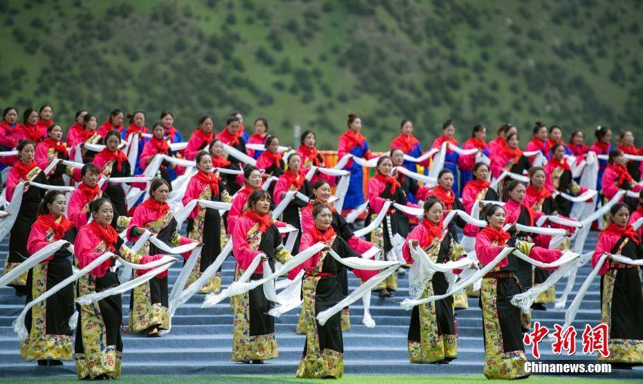 西藏嘉黎:草原上的赛马盛会启幕