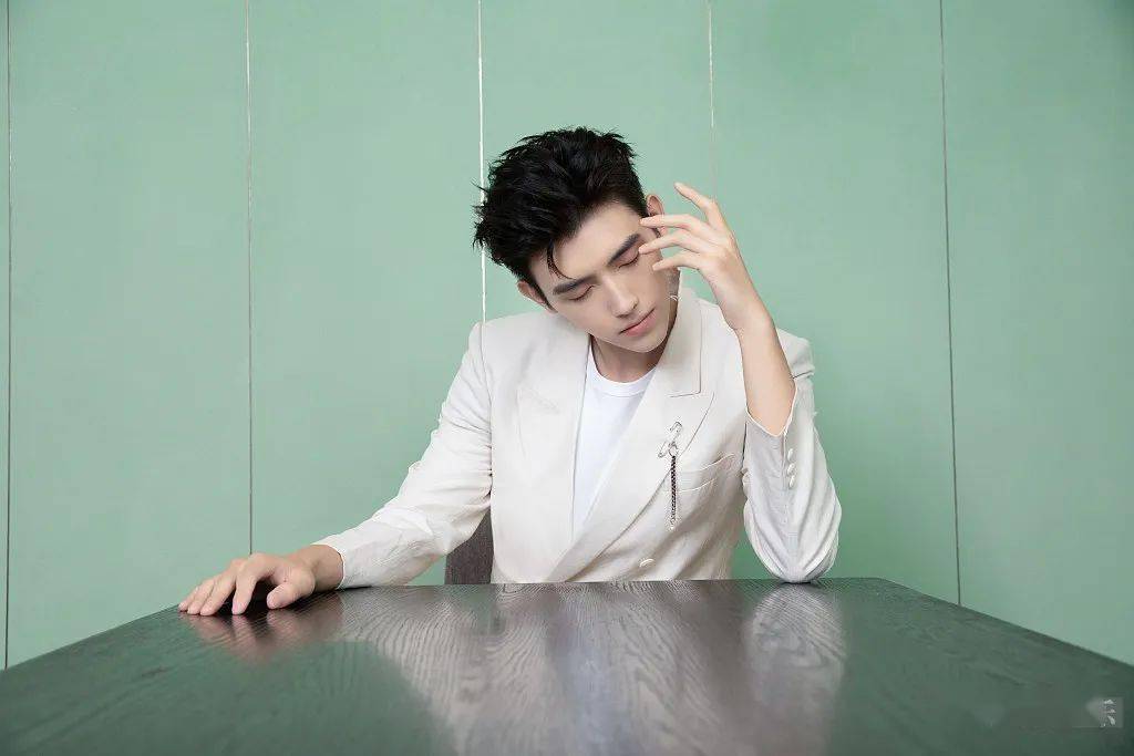 少年感是什么颜色 dc0928765f9644cb96b42d29d8b04d03.jpeg