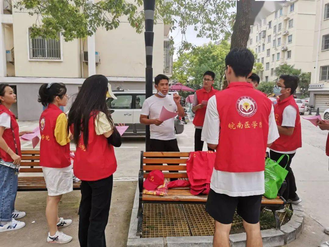 文明實踐志願服務在一線眾志成城抗颱風返鄉大學生積極參與社區疫苗