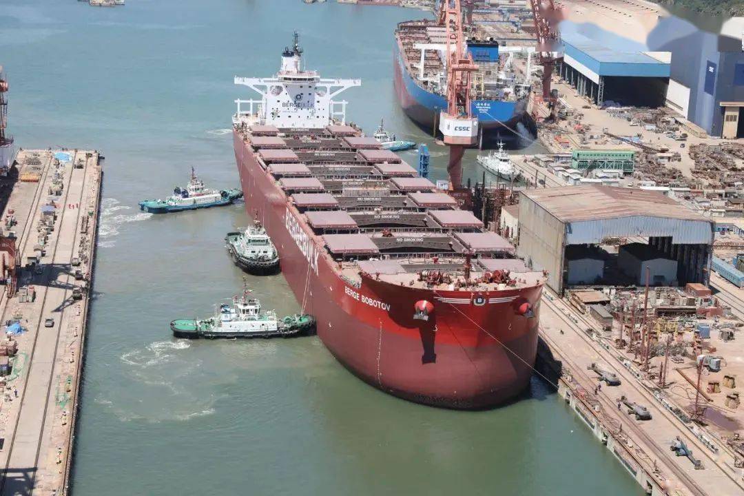 圆满收官渤船重工百国山21万吨散货船成功命名交付