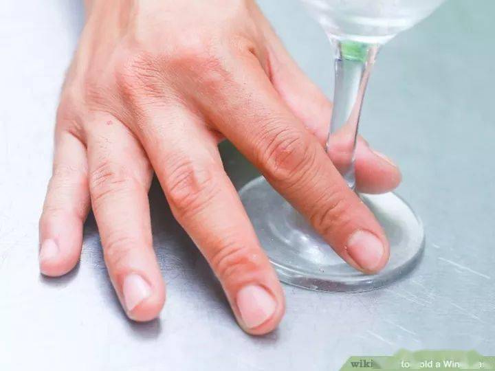 the|葡萄酒杯到底怎么拿?