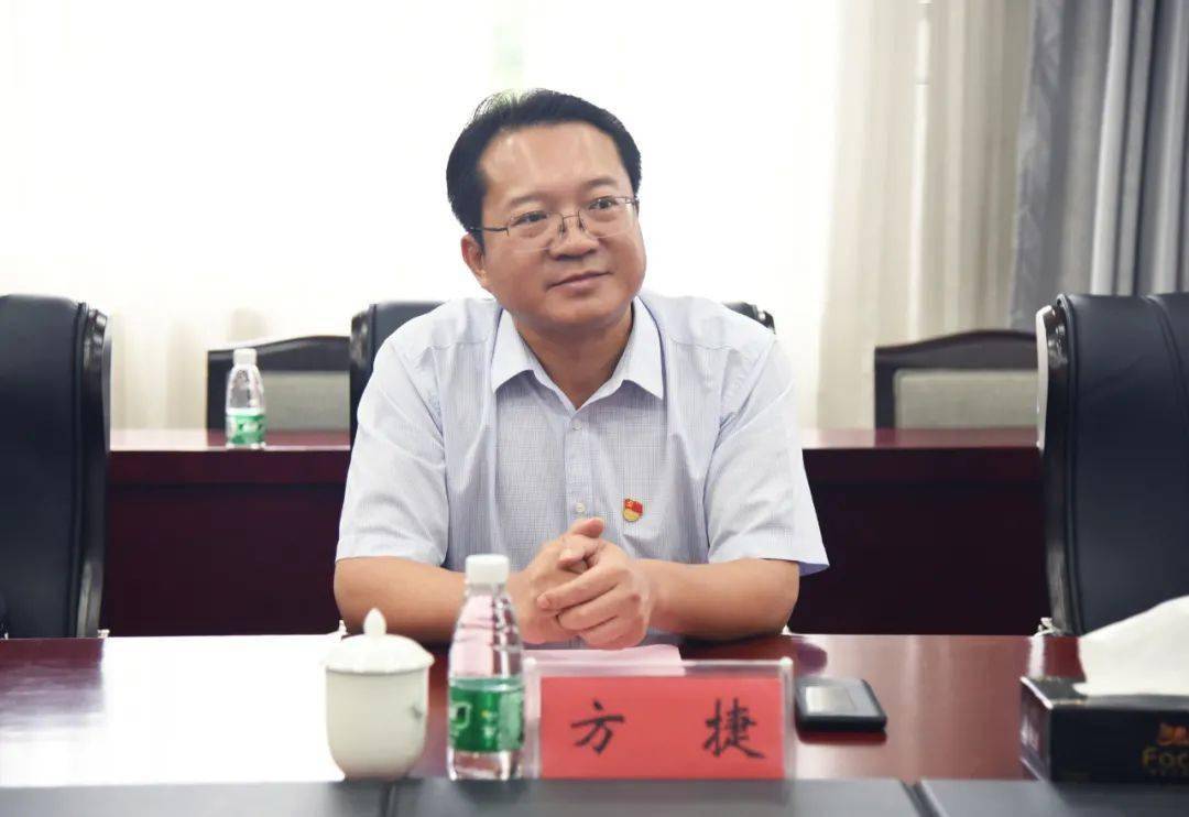 泰州市委常委,泰州军分区司令员廖鹏,泰州军分区政治委员杨罗玉等与我