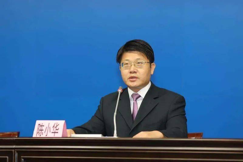 召开的新闻发布会上 增城区委常委,常务副区长陈小华 以一二三四四