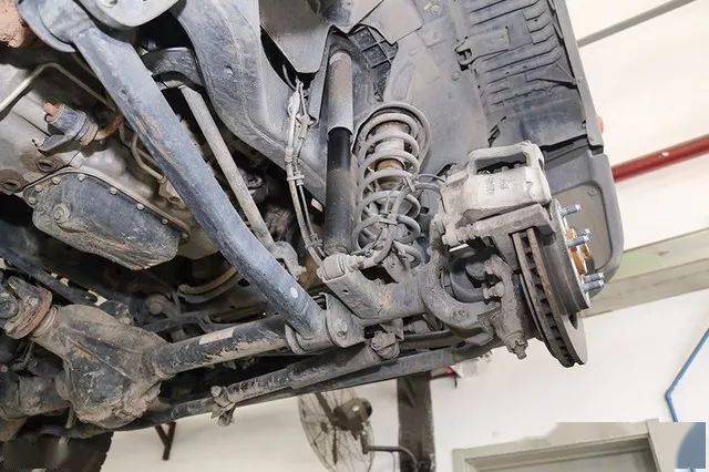 一代硬派典范jeep牧马人jk底盘解析