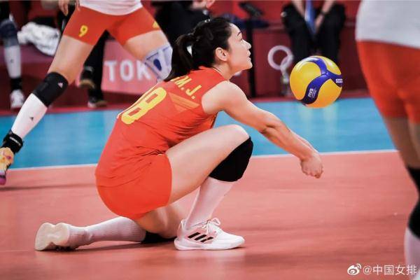 俄罗斯|中国女排遭遇三连败！赛后郎平对女排姑娘们说：昂起头来！