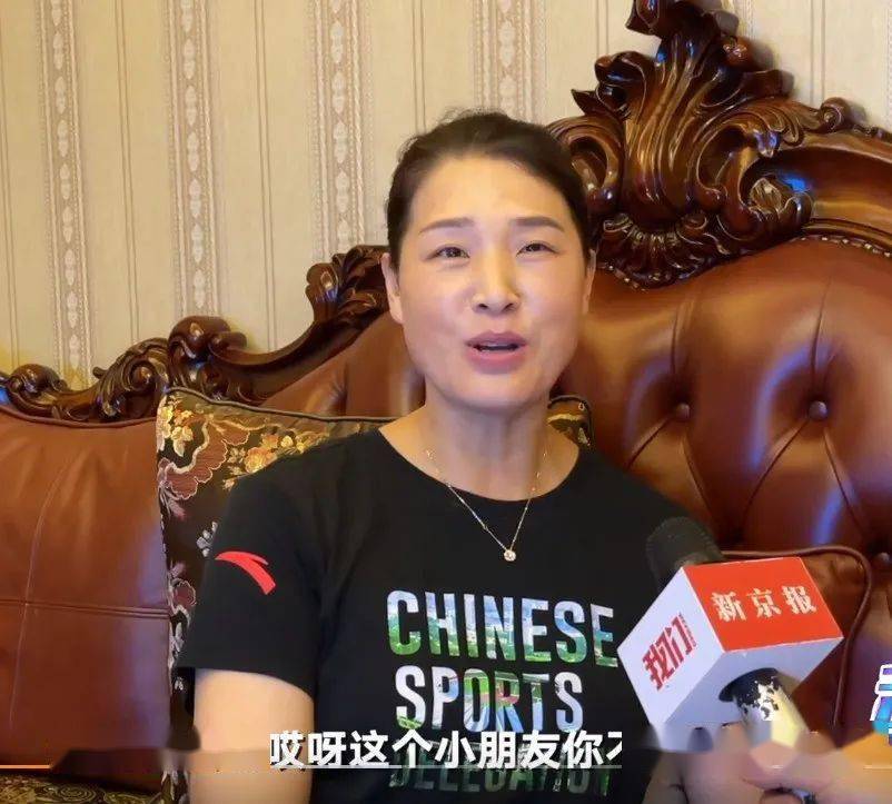 张雨霏的母亲张敏是一名少儿游泳教练,她回忆,张雨霏3岁开始玩水,有