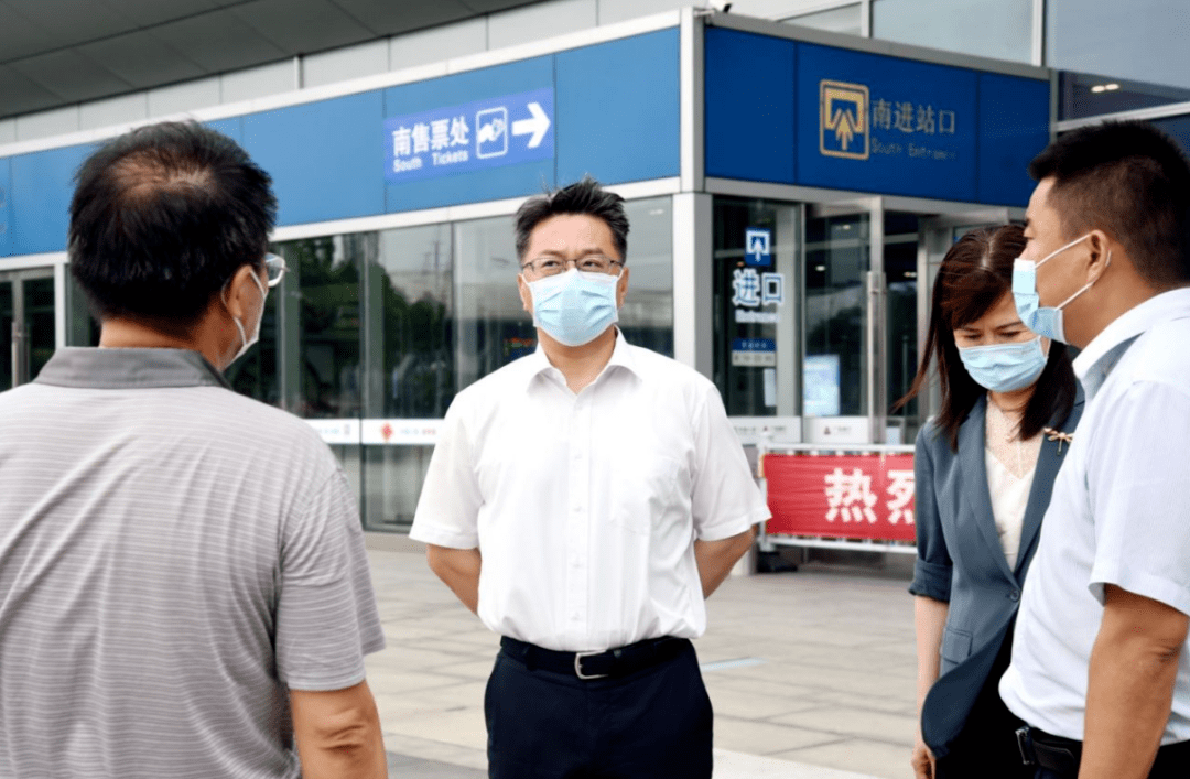 区领导陈旭光,杭宏伟,陈瑛和相关部门负责人