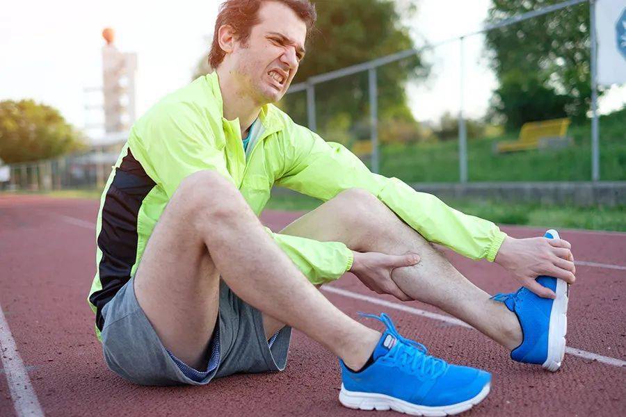 跑步总受伤,可能是你腿部太僵硬!5个动作帮你提升柔韧性!_肌肉