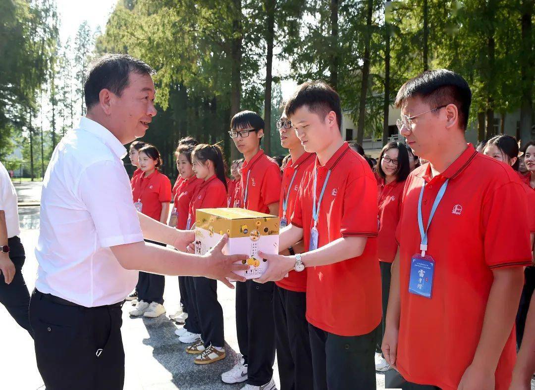 甘振维与新入职高校毕业生面对面