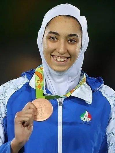 看奥运伊朗的女运动员们在新的道路上翱翔