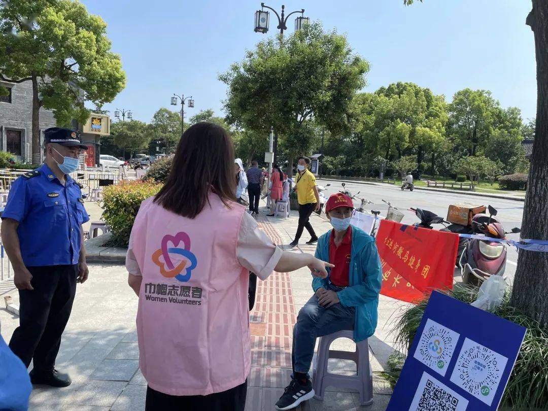 基层风采广陵区妇联组织巾帼志愿者积极参与疫情防控全力增援一线核酸