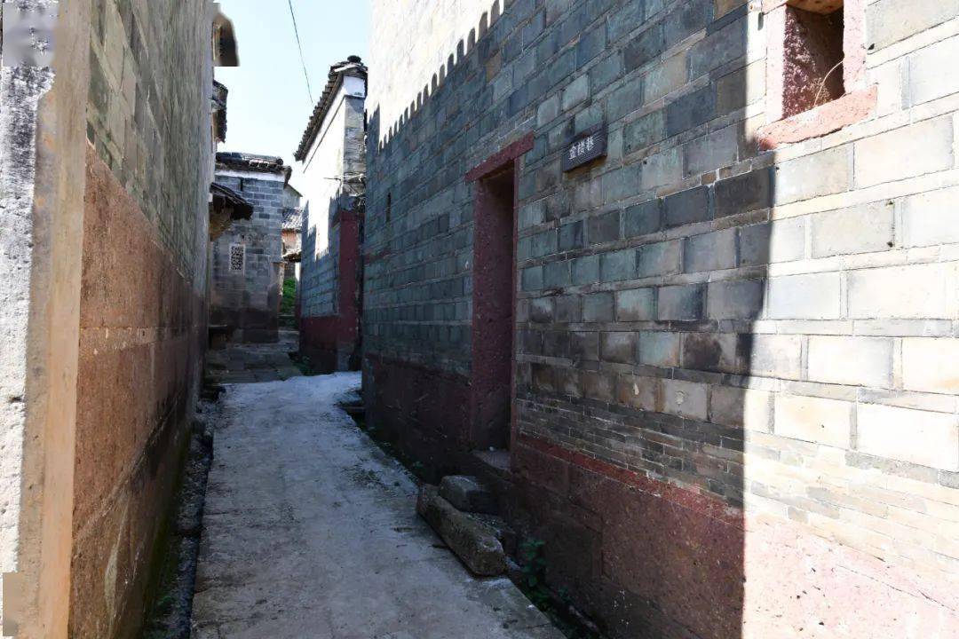 这个村,可以说是金溪风水最好的地方,如今._陈坊积乡