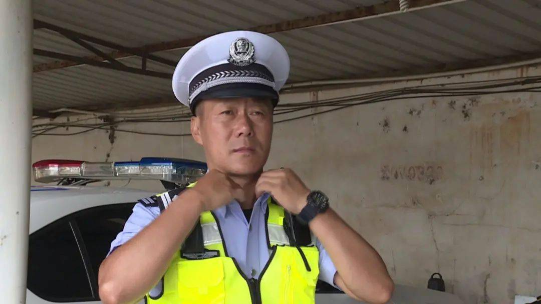 退伍不褪色从军人到警察的李准做到了