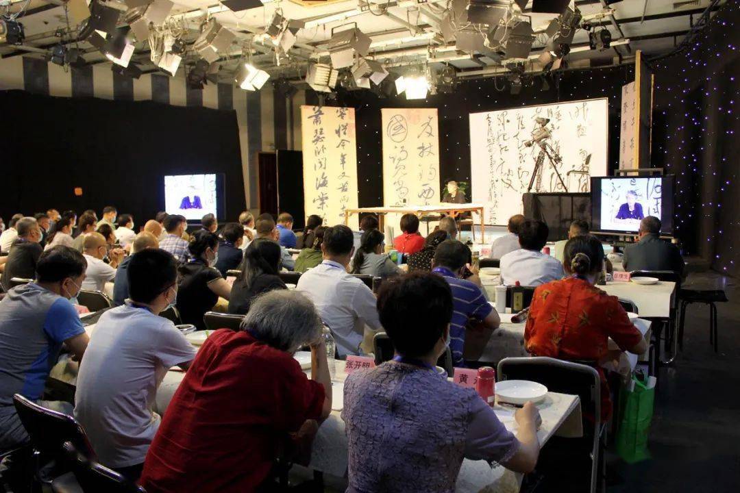 "全国书法教师高级研修班"是书画频道依托电视媒体的强大优势,特别